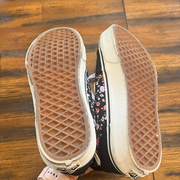 Women’s Vans, black with flower print, great condition, size 6 - Picture 4 of 4